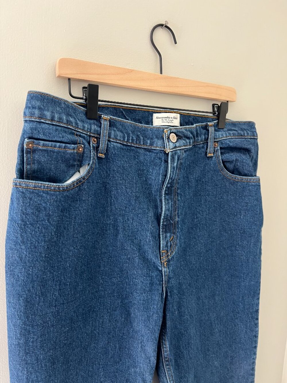 NWOT Abercrombie & Fitch The 90's Straight Ultra High Rise Jeans - 33/16 Long - Picture 4 of 5